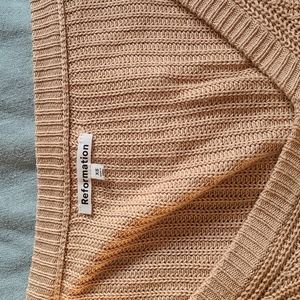 Reformation Biege sweater size xs v neck